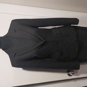 Antonio Melani sz 4&6 black & white skirt suit